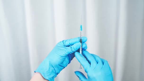 Nurse Releases Air Vaccine Syringe Nurse Holds Syringe Medicine Covid — Stock Video