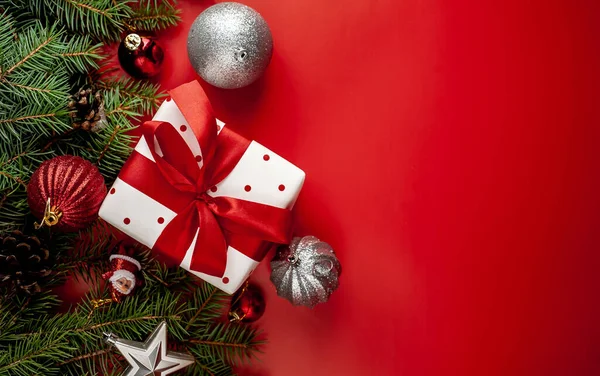 Composição Natal Fundo Com Caixa Presente Com Uma Fita Vermelha — Fotografia de Stock