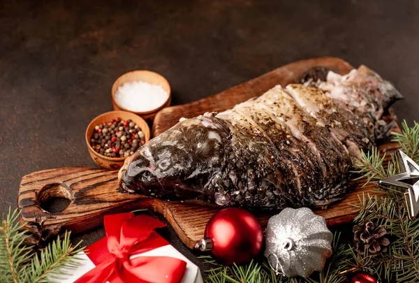 Roher Karpfen Zur Vorbereitung Auf Das Weihnachtsfest Auf Einem Steinernen — Stockfoto