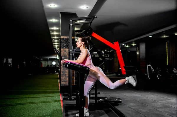 Giovane Donna Che Esercizi Palestra — Foto Stock