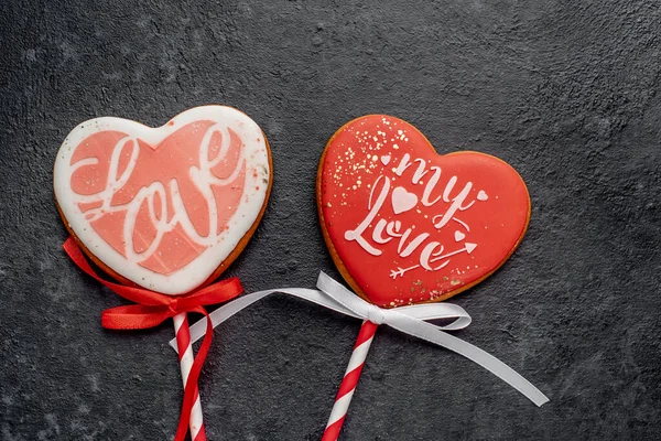 Día San Valentín Caja Regalo Forma Corazón Con Cinta Roja — Foto de Stock