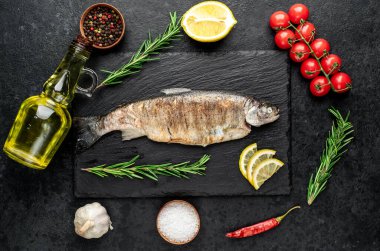 Sebzeli ve baharatlı ızgara balık.. 