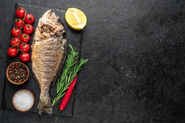 Sebzeli ve baharatlı ızgara dorado balığı..