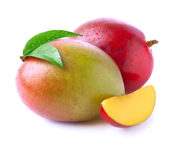 Mango maduro aislado en blanco . — Foto de Stock