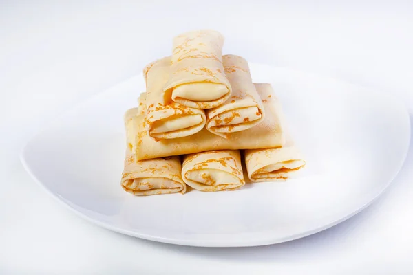 Läckra pannkakor på en tallrik. — Stockfoto