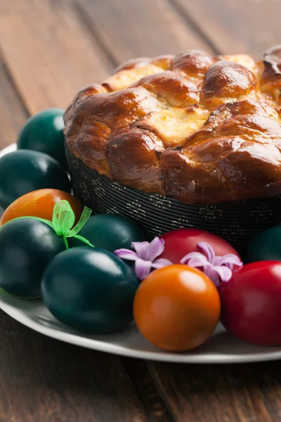 Easter cake with colorful eggs on a wooden. — Stock Photo, Image