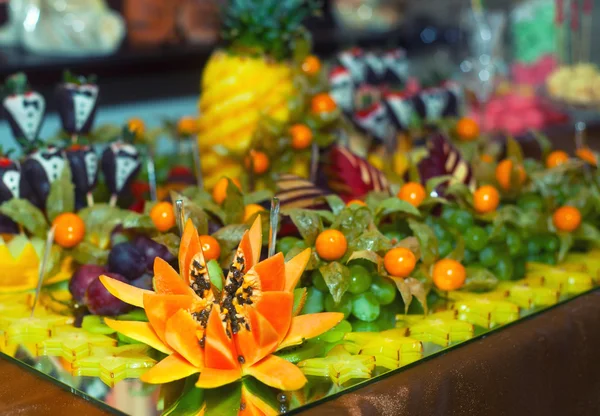 Sweet table with fruit. — Stock Photo, Image