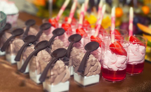 Candy bar with fruit, biscuits. — Stock Photo, Image