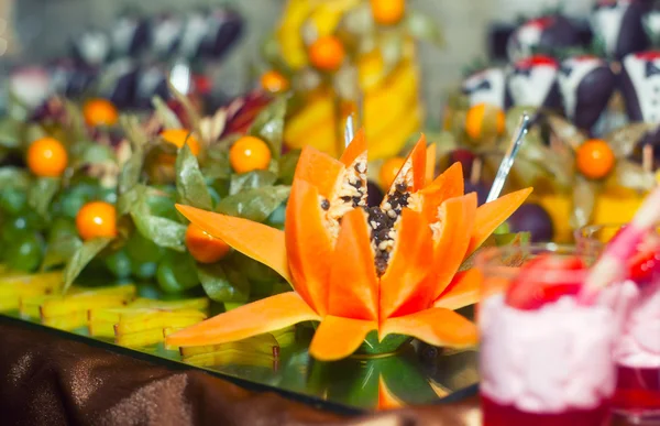 Candy bar with fruit, biscuits. — Stock Photo, Image