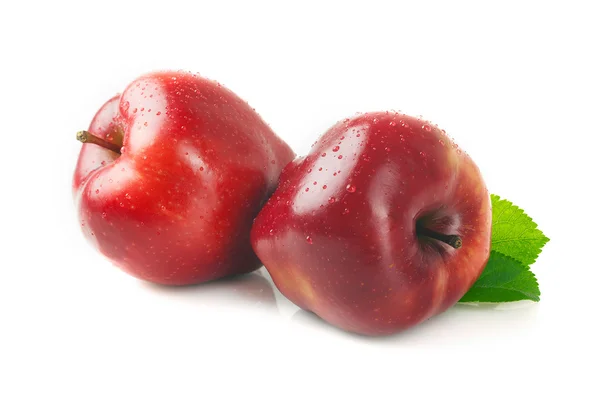 Ripe apple with a leaf on a white. — Stock Photo, Image