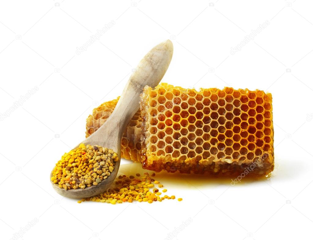 Honeycomb and a spoon with pollen.