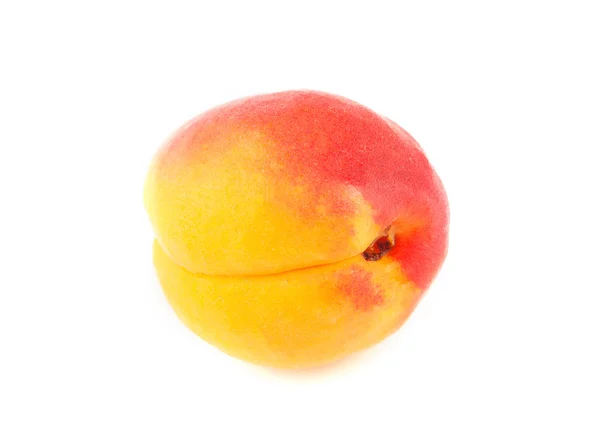 Rijp abrikozen op wit — Stockfoto