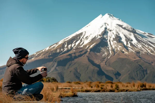 Joven Poreando Agua Bebida Argentina Llamado Mate Mount Taranaki Nueva — Foto de Stock