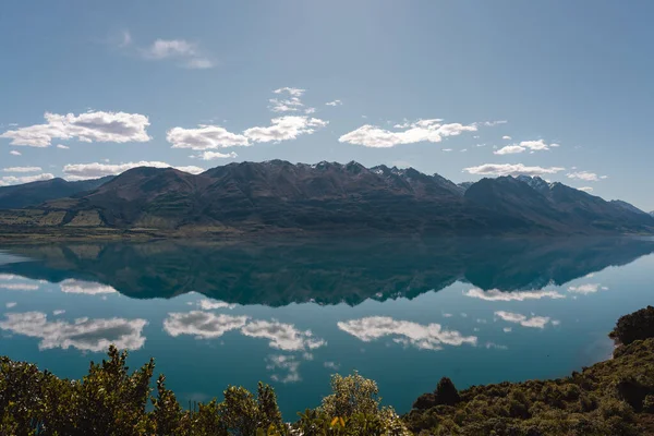 Amazing Reflection Mountain Peaks Water Lake Wakatipu Glenorchy New Zealand — Foto de Stock