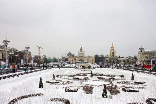 Moskwa Rosja Styczeń 2021 Panoramiczny Widok Park Vdnkh Zabytkowymi Pałacami — Zdjęcie stockowe