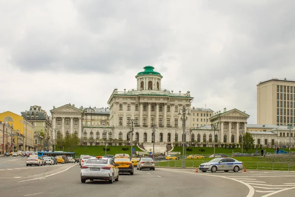 Blick Auf Den Weißen Historischen Palast Des Peschkow Hauses Und — Stockfoto