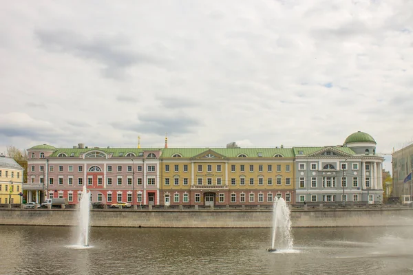 Moskou Rusland Mei 2021 Uitzicht Kadasjevskaja Dijk Aan Het Vodootvodnoy — Stockfoto