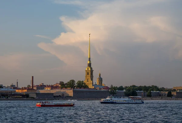 Санкт Петербург Россия Июля 2021 Года Вид Желтую Башню Шпилем — стоковое фото