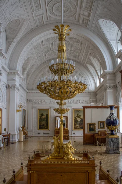 サンクトペテルスブルグ ロシア 2021年7月17日 豪華な金色の壁を持つ冬の宮殿のエルミタージュ美術館の歴史的なインテリア — ストック写真
