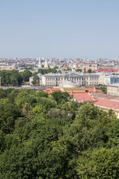 Panoramiczny Widok Góry Sankt Petersburga Rosja Dachami Zabytkowych Budynków Zielonych — Zdjęcie stockowe