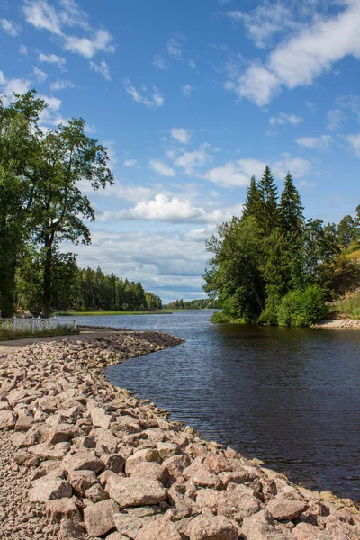 Hermosa Bahía Del Paisaje Vyborg Con Árboles Verdes Hierba Las —  Fotos de Stock