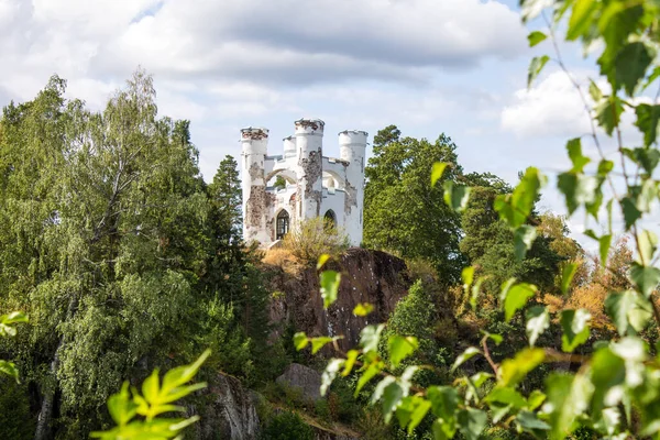 Ludwigsburg Beyaz Şapeli Ludwigstein Adası Nda Körfez Kıyısındaki Monrepos Parkı — Stok fotoğraf