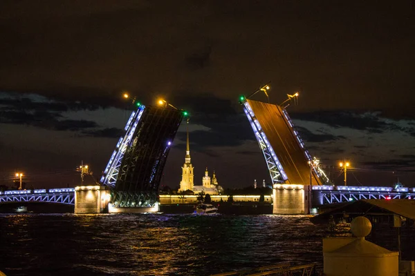 Puente Palacio Abierto Sobre Río Neva Contra Cielo Nocturno Con — Foto de Stock