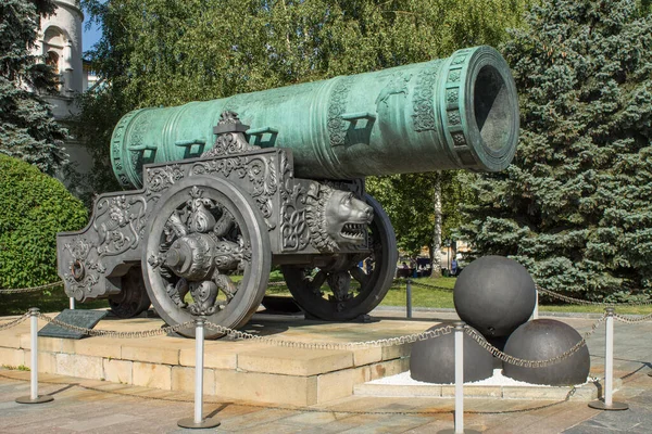 Famous Place Bronze Monument Tsar Cannon Cathedral Square Kremlin Close — Stock Photo, Image