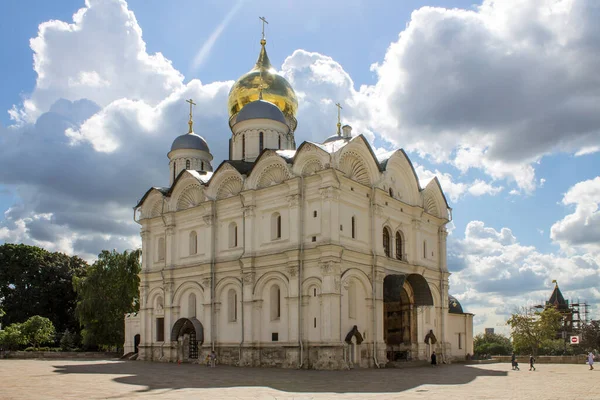 Archangel Cathedral Kremlin Golden Domes Shining Sun Clear Summer Day — Stock Photo, Image