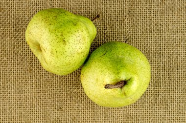 Olgun gevrek yeşil armut kendir beckground karşı