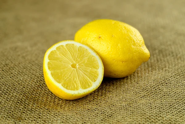 レモンを散水口 — ストック写真