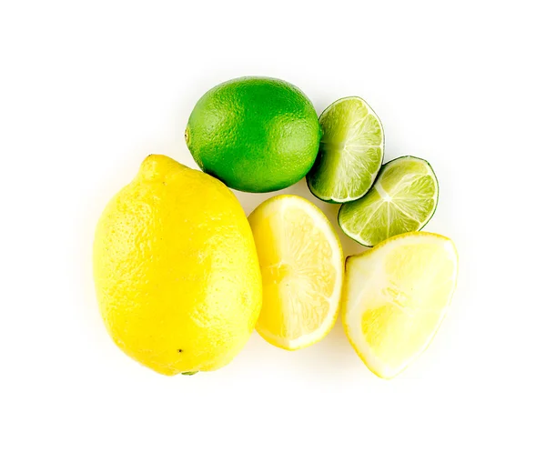 Beyaz arka plan üzerinde izole Ekşi limon ve limes stüdyo — Stok fotoğraf