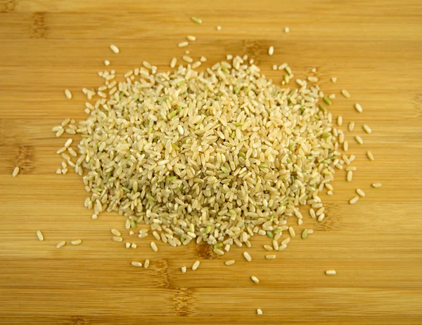 Gros plan sur le riz brun cru non cuit — Photo