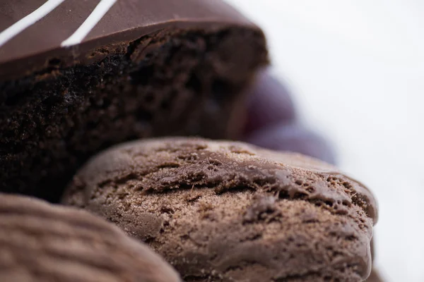 Close-up of chocolate cake and ice cream with grapes — Stock Photo, Image