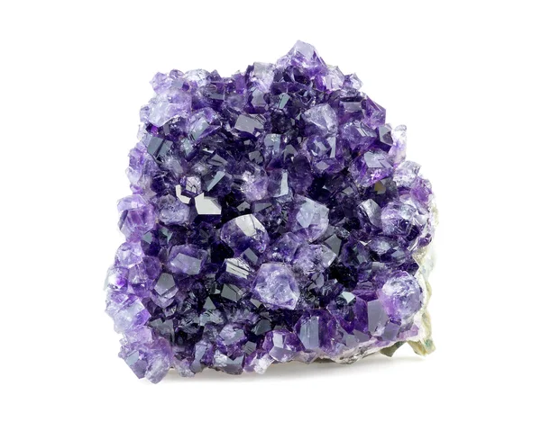 Geoda de amatista púrpura sobre fondo blanco —  Fotos de Stock