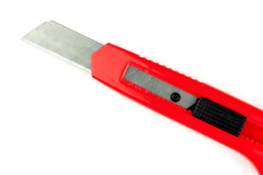 Yardımcı programı bıçak bıçak üzerinde beyaz izole makro