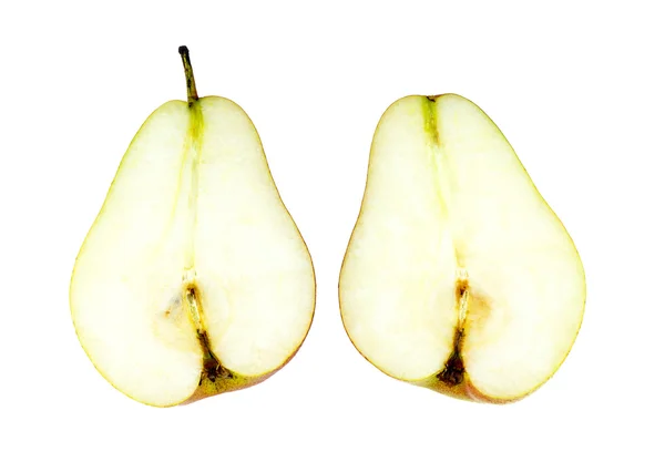 Gehalveerde sappige corella peer geïsoleerd op wit — Stockfoto