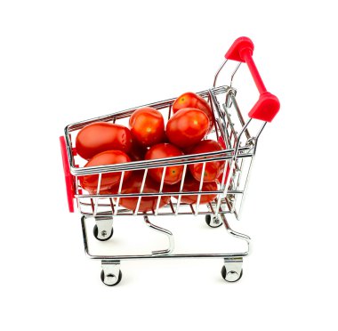 Arabası üzerinde beyaz izole kırmızı üzüm domates