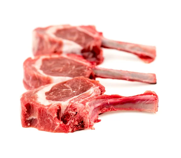 Sappige biologische Australische lamb chops geïsoleerd op wit — Stockfoto