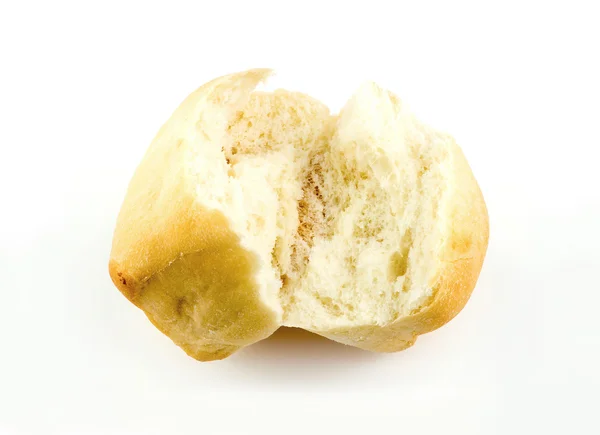Rollo de pan fresco desgarrado cortado por la mitad —  Fotos de Stock