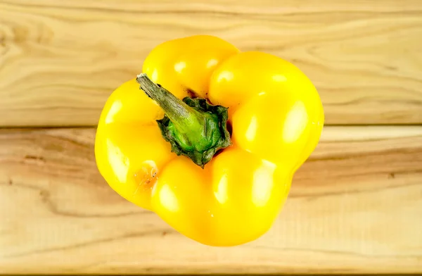 Gelber Paprika, Antenne auf Holz — Stockfoto
