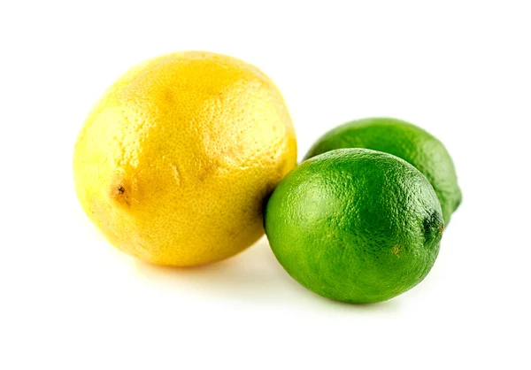 Limone e due lime isolati in studio su sfondo bianco — Foto Stock