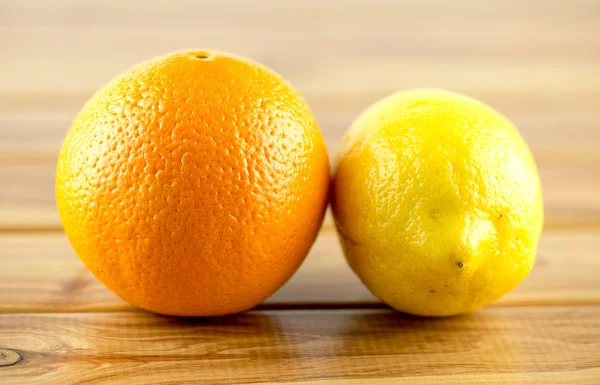 Frutos cítricos de laranja e limão — Fotografia de Stock