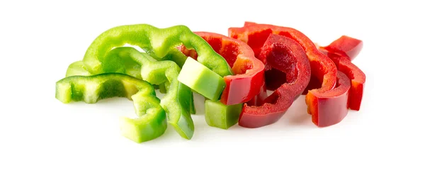 Sliced organic green and red peppers isolated on white — Stock Photo, Image