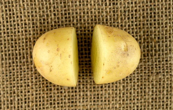 Perfectly cut in half potato pieces — Stock Photo, Image