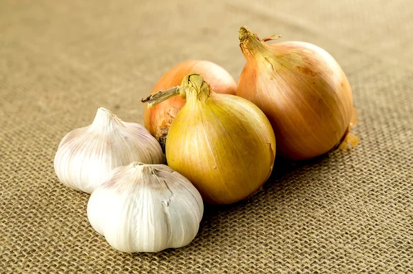 Onions and garlic for vegetarian food seasoning — Stock Photo, Image