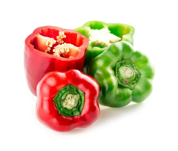 Capsicums saborosos vermelhos e verdes brilhantes com topos removidos — Fotografia de Stock