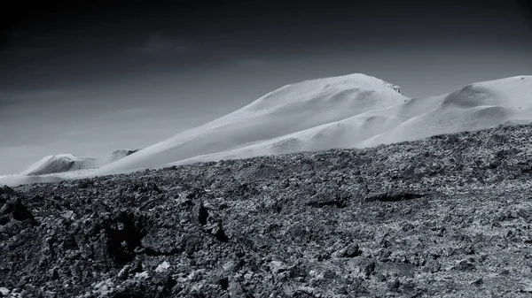 Fekete-fehér fotó egy táj Lanzarote, közel Timanfaya — Stock Fotó