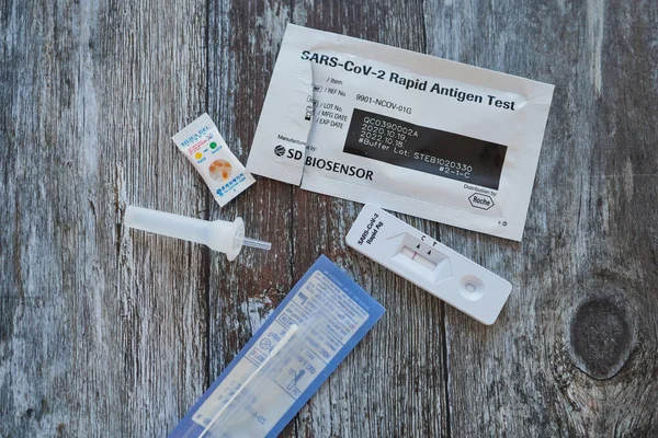 Mainz, Almanya - 20 Mart 2021: Roche 'den ev yapımı negatif Sars CoV2 antijen testi