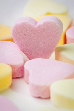 Şeker kalpler, dikey renkli fotoğraf